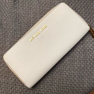 White Michael Kors Saffiano leather wallet